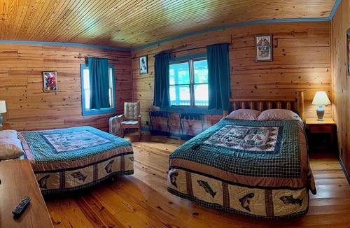 Branson Cabin | Log Cabin 2-bedroom lake view 20 minutes to Branson