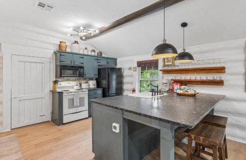 Central Oklahoma City House | Log Cabin Sleeps 10 12mins Lake Overholser #MW