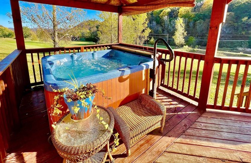 Harpers Ferry Cabin | Log Cabin with Hot Tub 4 Bedroom / 3 bath & New Fishing Pond
