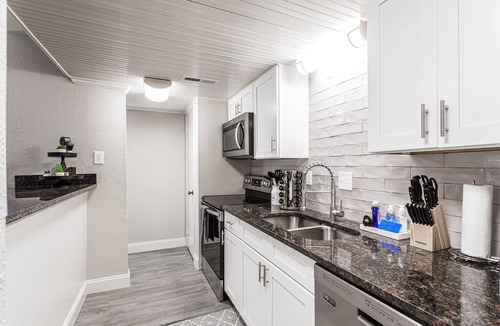 Ellendale Condo | Long-Term stays - East Memphis near Germantown