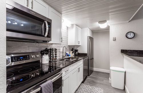 Ellendale Condo | Long-Term stays - East Memphis near Germantown