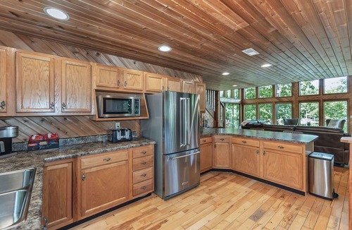 Innsbrook Ski Chalet | Longhorn Lakeside Chalet (Beach, Hot Tub, Kayaks)