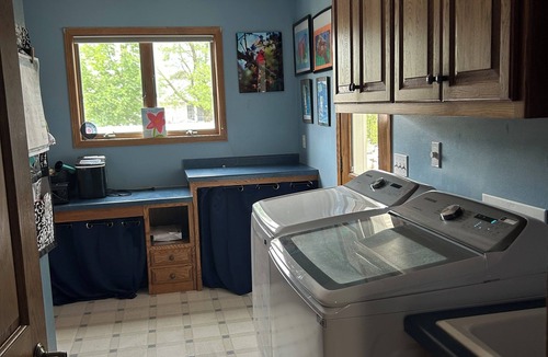 Little Chute House | Looking for guests for THE DRAFT. Great location 20 minutes from Green bay!