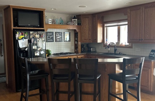 Little Chute House | Looking for guests for THE DRAFT. Great location 20 minutes from Green bay!