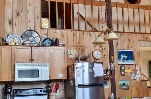 Chester Shores Ski Chalet | Loon Lake, Chestertown - spotless, bright chalet for 6-8, close to Public Beach