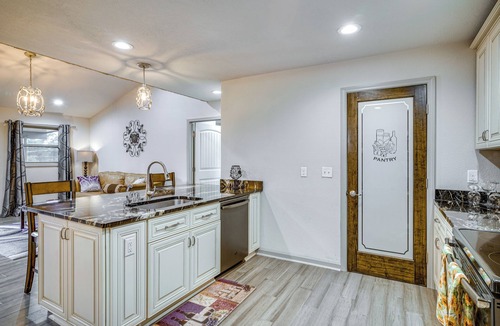 Lake Charles House | Louisiana Abode - Balcony, Pool Table & Lake Views