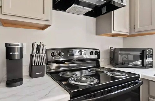 Bowling Green Condo | Lovely 2- Bedroom Condo located in the heart of BG