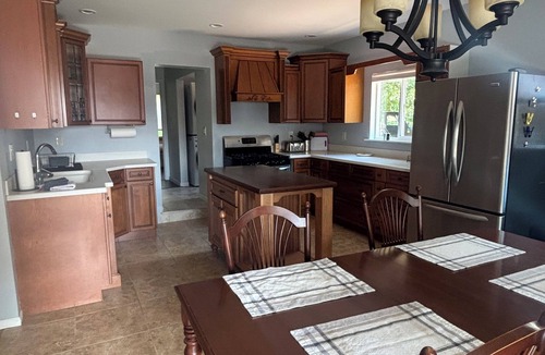 Holcombe House | Lovely 4-bedroom house with AC in charming Holcombe