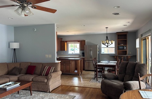 Holcombe House | Lovely 4-bedroom house with AC in charming Holcombe