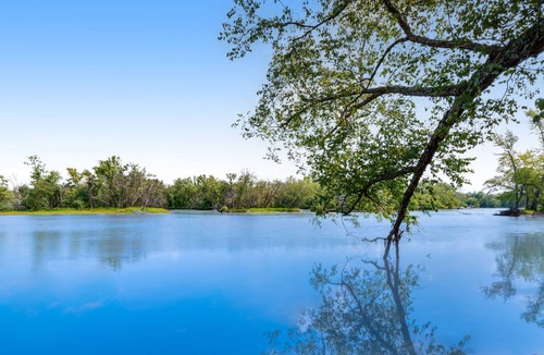 Lyndon Station House | Lovely river-view retreat with big yard, deck, & patio - dog-friendly