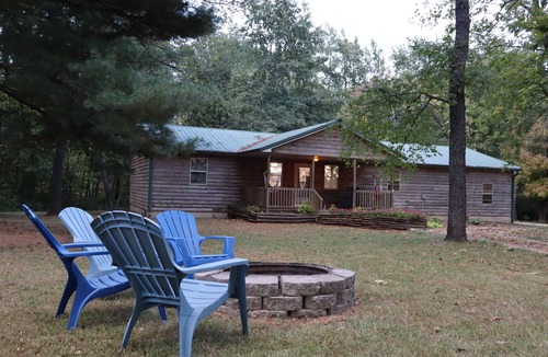Pittsfield Cabin | Lovers’ Lakeside Love Nest Cozy Retreat on Pittsfields Serene Lake.