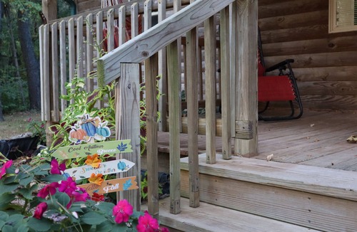 Pittsfield Cabin | Lovers’ Lakeside Love Nest Cozy Retreat on Pittsfields Serene Lake.