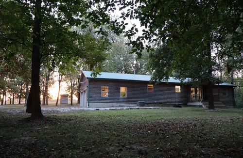 Pittsfield Cabin | Lovers’ Lakeside Love Nest Cozy Retreat on Pittsfields Serene Lake.