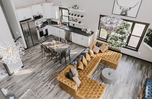 New Auburn House | Luxe Farmette Home Nestled on 40 Alluring Acres