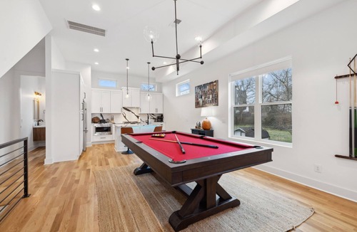 Haynes Area House | Luxe Home Near Broadway with Billiards and Rooftop