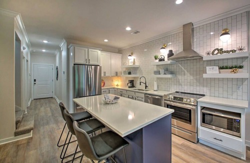 Lake Hamilton House | Luxe Lakefront Living, Lake Hamilton Escape
