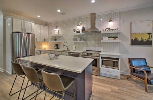 Lake Hamilton House | Luxe Lakefront Living, Lake Hamilton Escape