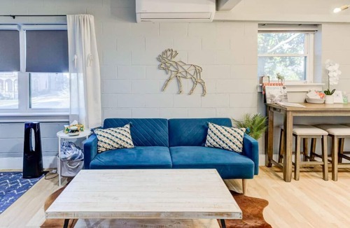 Downtown Memphis Apartment | Luxe Loft w/View - King Bed & FREE Parking