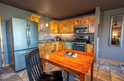 Sylvan Shores Cabin | Luxurious Lakeview Cabin with Jetted Tub