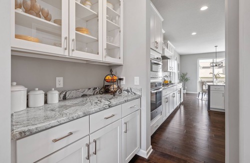Eagan House | Luxury 4-bedroom Viking Hideout in Private Eagan Neighborhood with Gym & Pool