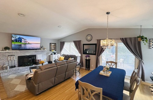 Menomonie House | Luxury 5 BR Lakefront Retreat - New Salt Cell Hot Tub!