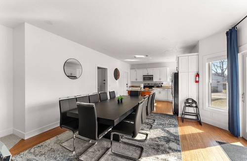South St. Paul House | LUXURY 6-BEDROOM HOME FOR 16 GUESTS Twin Cities, MN