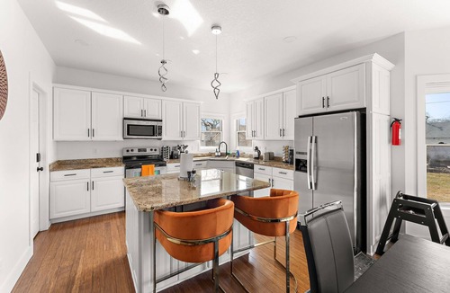 South St. Paul House | LUXURY 6-BEDROOM HOME FOR 16 GUESTS Twin Cities, MN