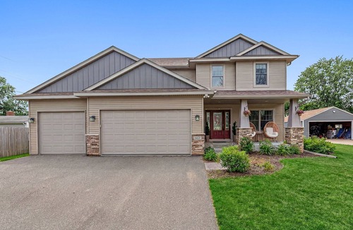 South St. Paul House | LUXURY 6-BEDROOM HOME FOR 16 GUESTS Twin Cities, MN