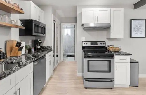 Historic Waverly Apartment | Luxury Condo w/Pool Newly Renovated!