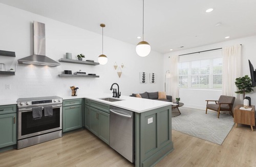 Cleveland Park House | Luxury Design -Close to Downtown Broadway & Coffee