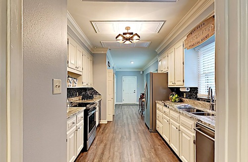 Little Rock House | Luxury Exec Retreat 30+ Day Stay King Suite Near Downtown, Hospitals & Airport