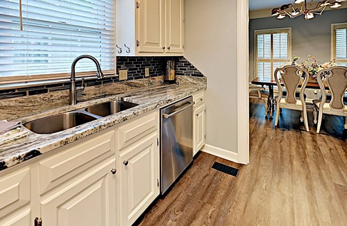 Little Rock House | Luxury Exec Retreat 30+ Day Stay King Suite Near Downtown, Hospitals & Airport