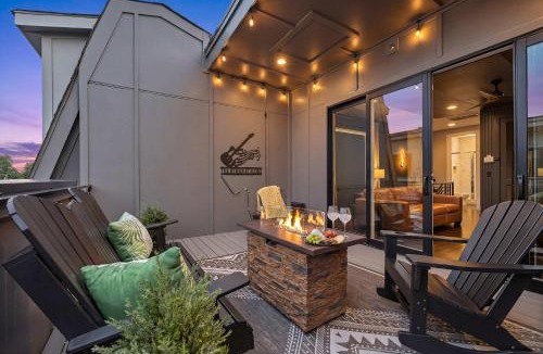 Buena Vista House | Luxury Gated Duo Sleeps 24 Karaoke & Rooftop