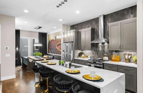 Buena Vista House | Luxury Gated Duo Sleeps 24 Karaoke & Rooftop