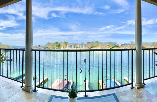 Lake Hamilton Condo | Luxury Lake Hamilton Condo w/180° Lakefront View-Main Channel, Central Location!