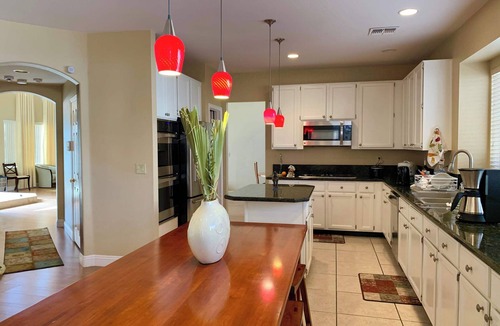 Desert Shores House | Luxury Las Vegas Retreat in 5BR House with Pool