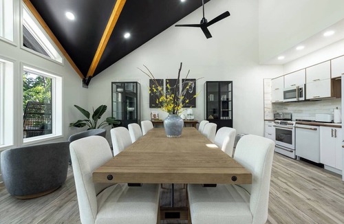 Liberty Cabin | Luxury Lodge - 23 Min to Stadium - Sleeps 10