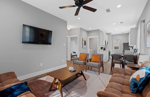 Hillcrest Apartment | Luxury Retreat in Hillcrest!