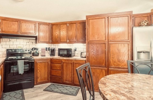 Thackerville House | LUXURY RETREAT/PICKLEBALL COURT, less than 3 miniutes from Winstar Casino!