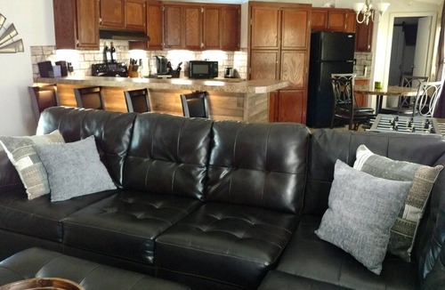 Thackerville House | LUXURY RETREAT/PICKLEBALL COURT, less than 3 miniutes from Winstar Casino!