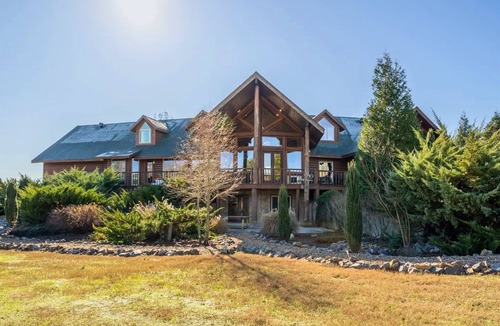 Royal House | Luxury Retreat w/Heated Pool - Sleeps 18