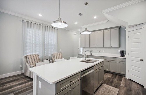 Holiday Beach House | LuxuryTownhouse, Short walk to the beach great for families spring/summer open