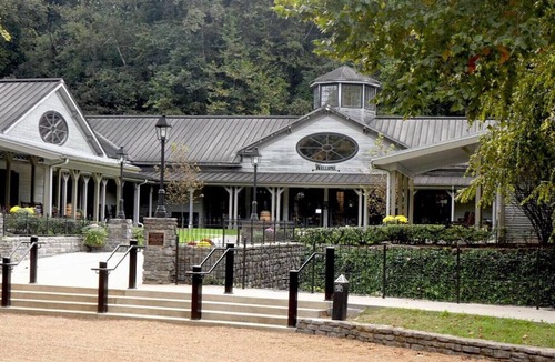 Lynchburg House | Lynchburg Getaway walking distance 2 Jack Daniel’s