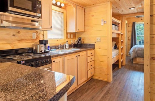 Lookout Valley Neighborhood Association Cabin | Maggie Mountain Charm Close to Downtown