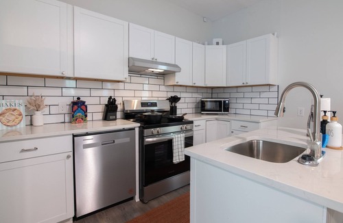 Crestline Heights House | Magic City Manor: Groups/Driveway/Game Room/Wifi