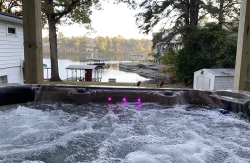 Piney Cottage | Main Channel Lake Hamilton- private hot tub, firepit, boat dock