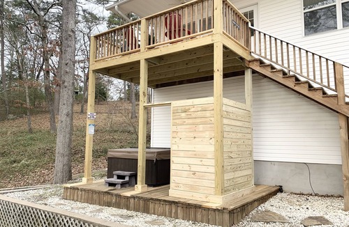 Piney Cottage | Main Channel Lake Hamilton- private hot tub, firepit, boat dock