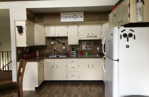 Richland Center House | Many new updates in 2026 with a large game room and outdoor pergola.