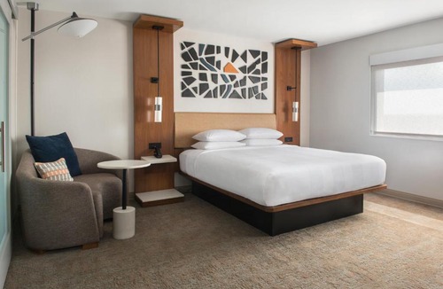 Metro Center Hotel | Marriott Springfield Downtown