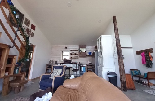 Vernon County Cabin | Mee Mee's Cabin Retreat- River, nature, small town, Hot Tub